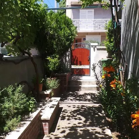 Jade Apartment
