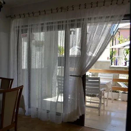 Jade Apartment *